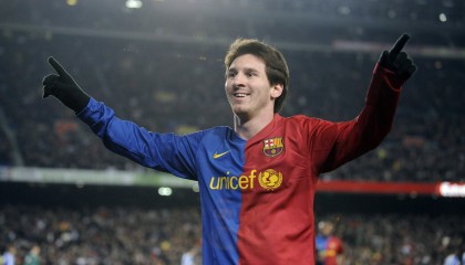 开云体育登陆入口-_星空下跑步：在宇宙梦境中驰骋_，星空下奔跑的女孩头像